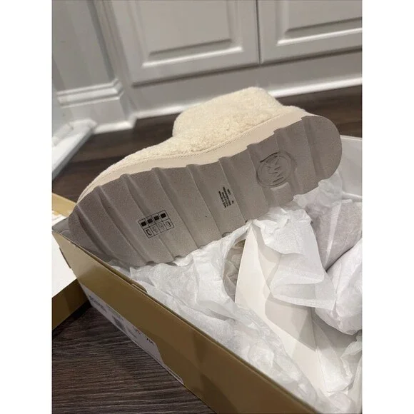 Michael Kors Winnie Bootie Tan Faux Curly Shearing Boot $175 New In Box Size 7 - Picture 8 of 8